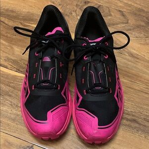 Black & Pink Women’s Athletic Shoes